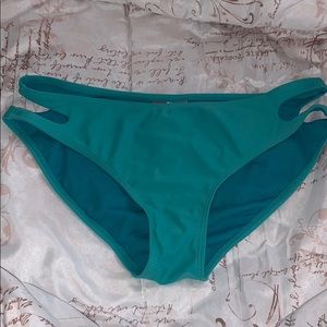 Two piece bottom form Capri